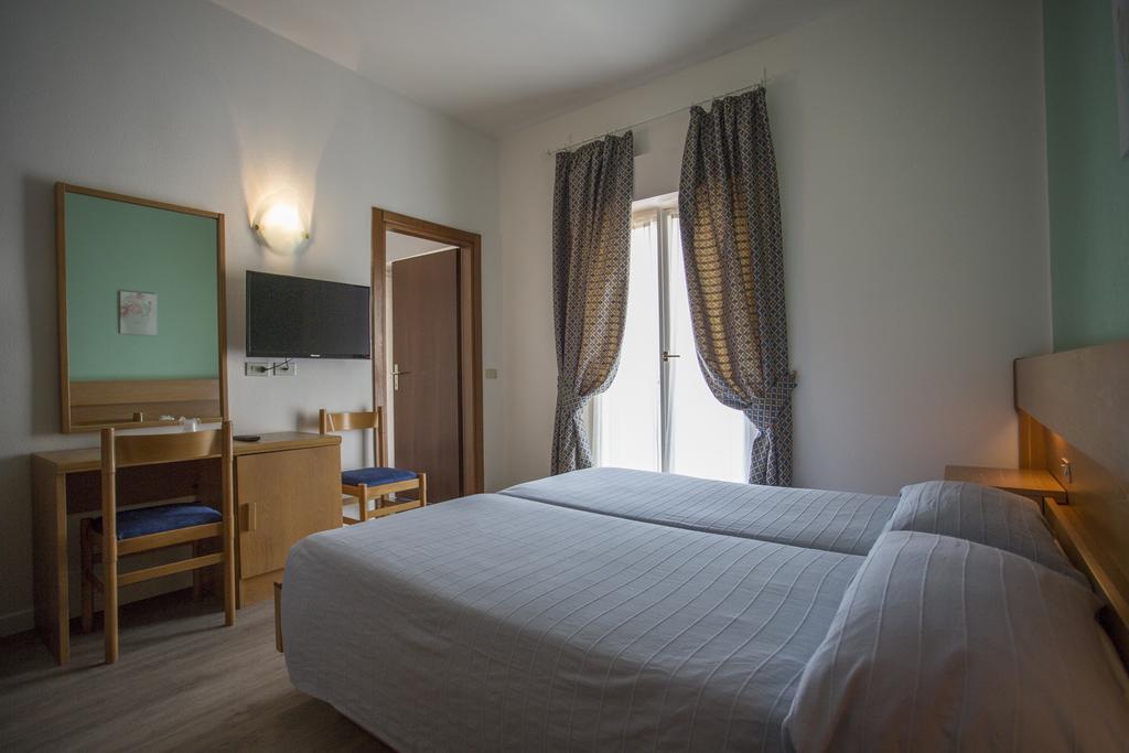 Hotel Alberello Riva del Garda Pokoj fotografie